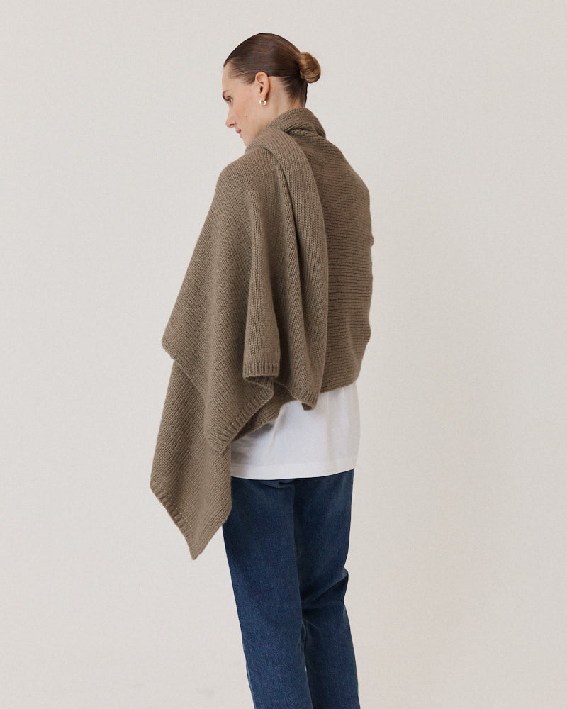 Model wearing olive stole knitted from alpaca wool