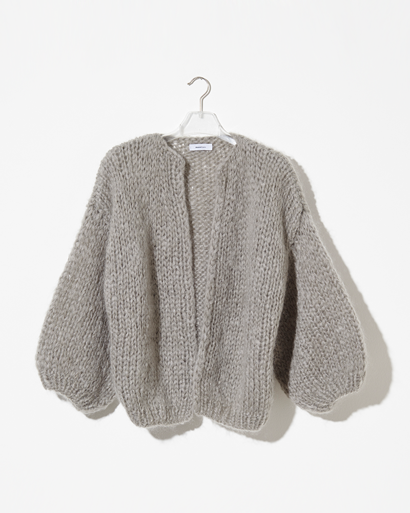 Oversized cardigan in light grey.