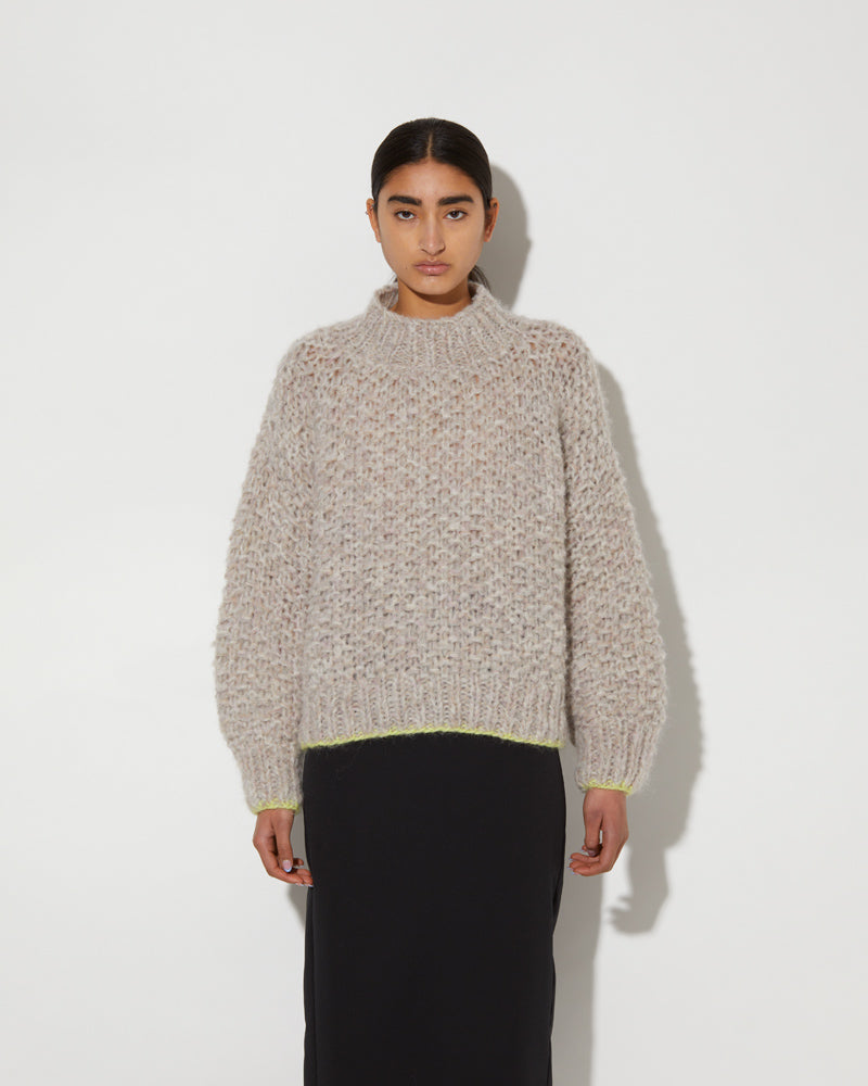 Maiami hand-knitted pullover with pearl pattern and turtleneck. Made from Alpaca.