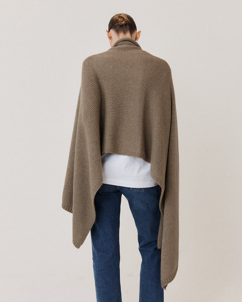 Model wearing olive stole knitted from alpaca wool