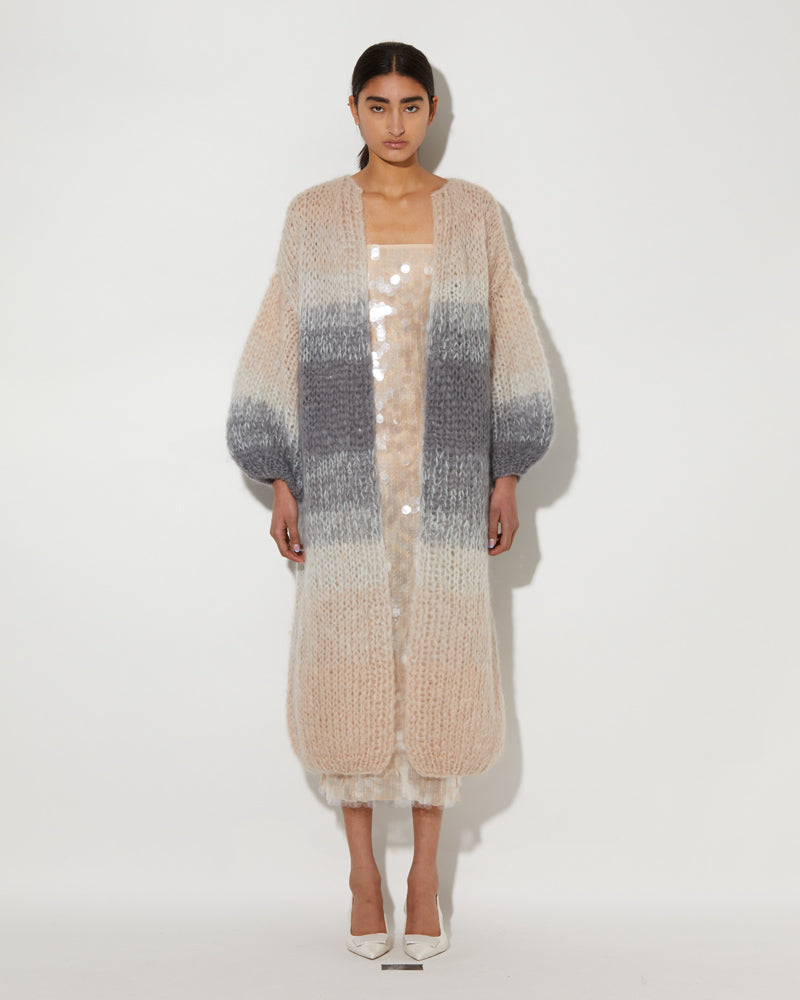 Model wearing Maiami Mohair coat in grey-beige.