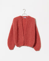 Cashmere cardigan women in the colour raspberry.