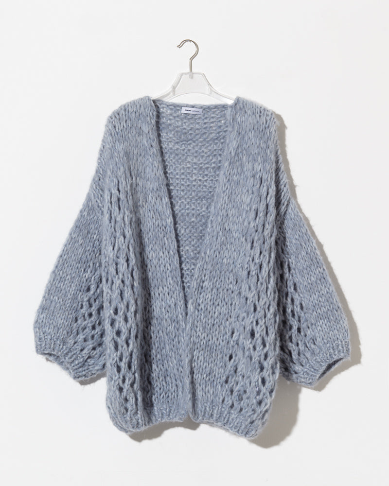 Chunky cashmere cardigan in grey blue.