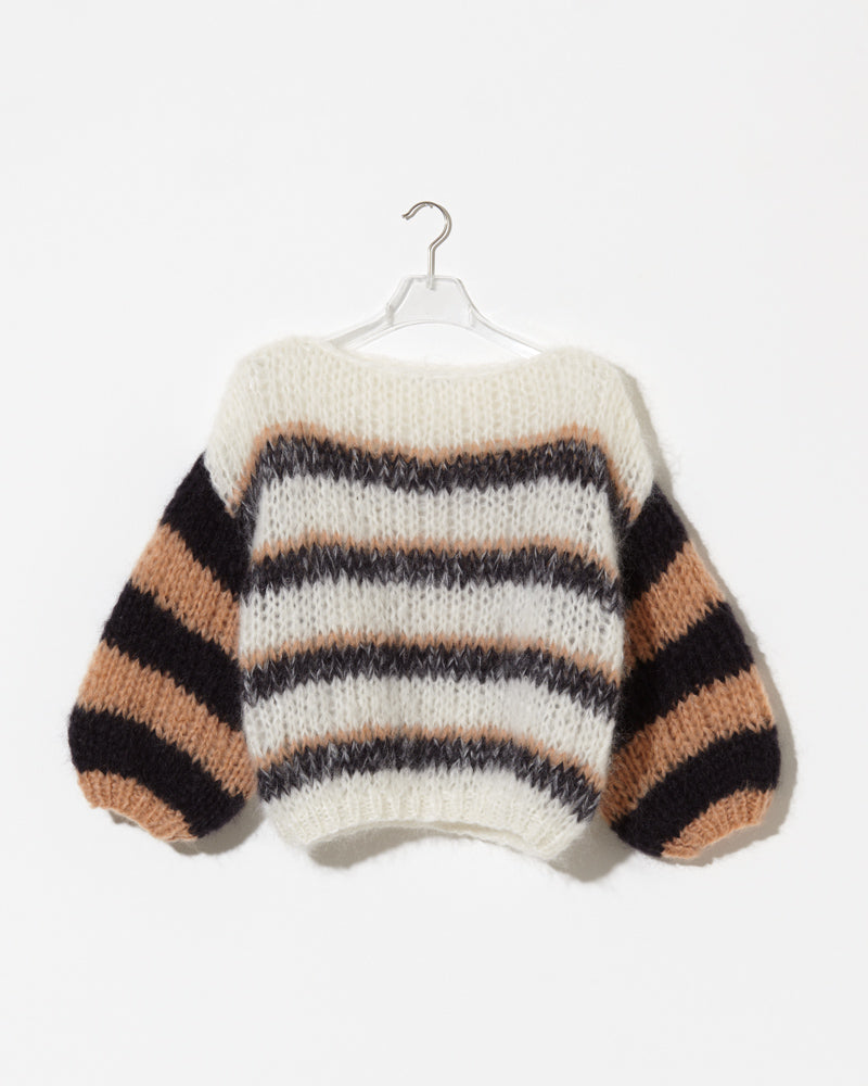 Sweater with stripes in creme black.